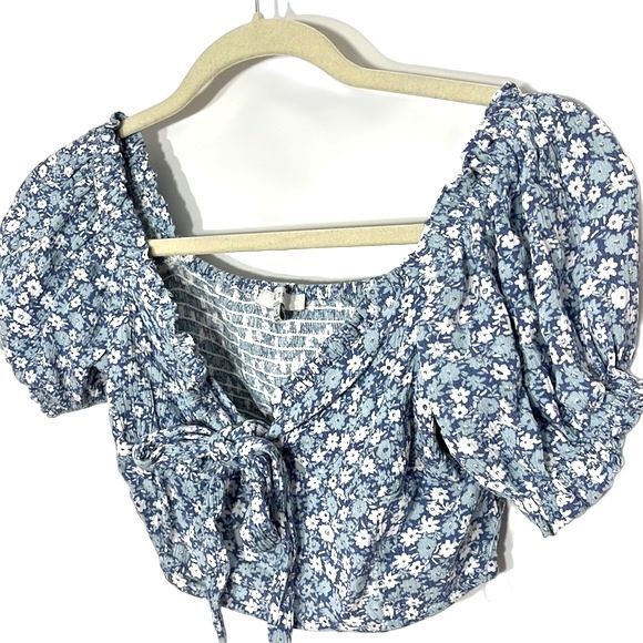 Love Tree Floral Print Smocked Crop Top Blue White Size Small - Picture 3 of 10